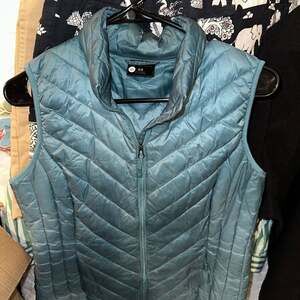 32 degrees Teal Blue Quilted Puffer Vest, Chevron Stitch, Full Zip - Size S